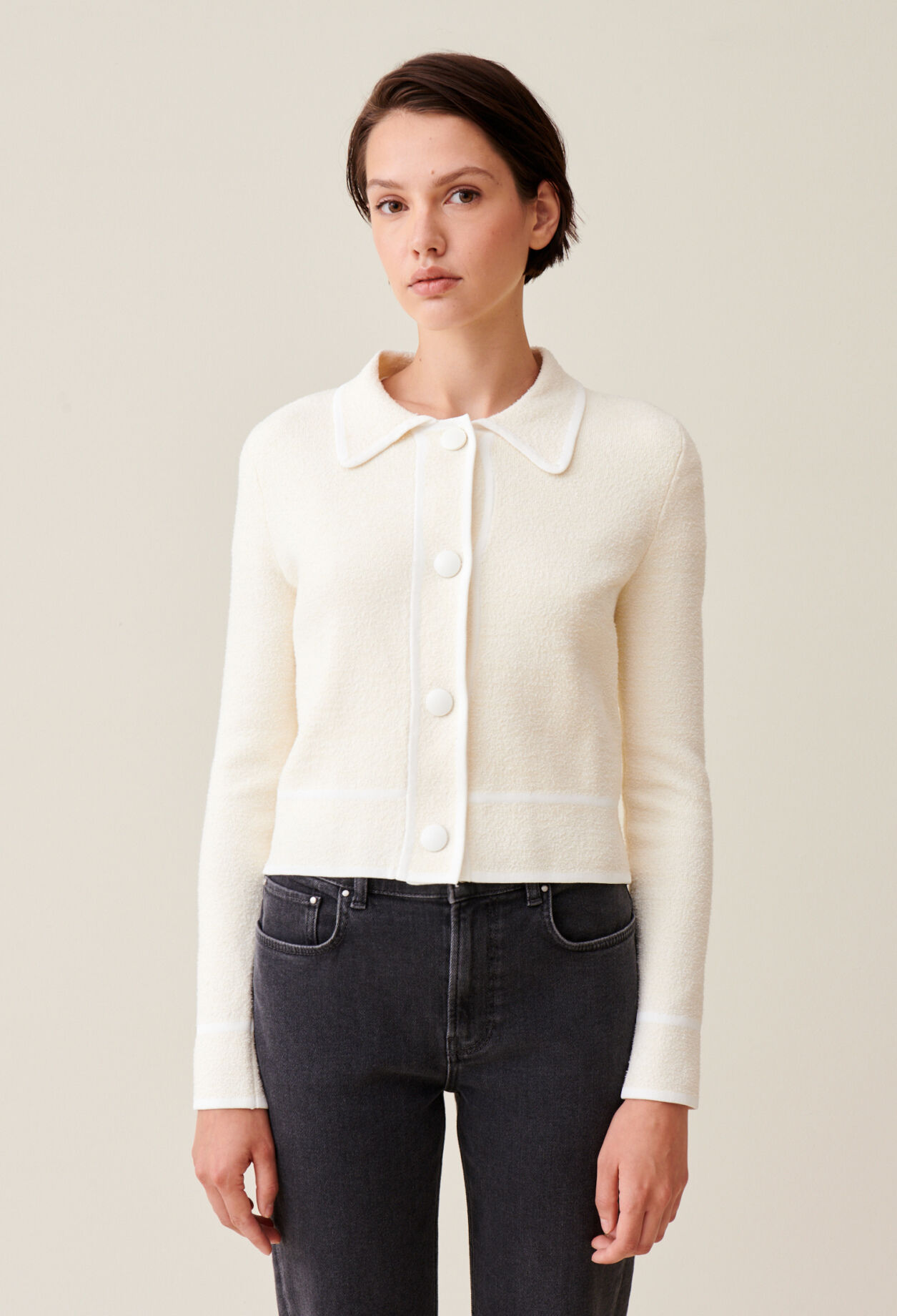 Melierte Strickjacke mit Einfassungen