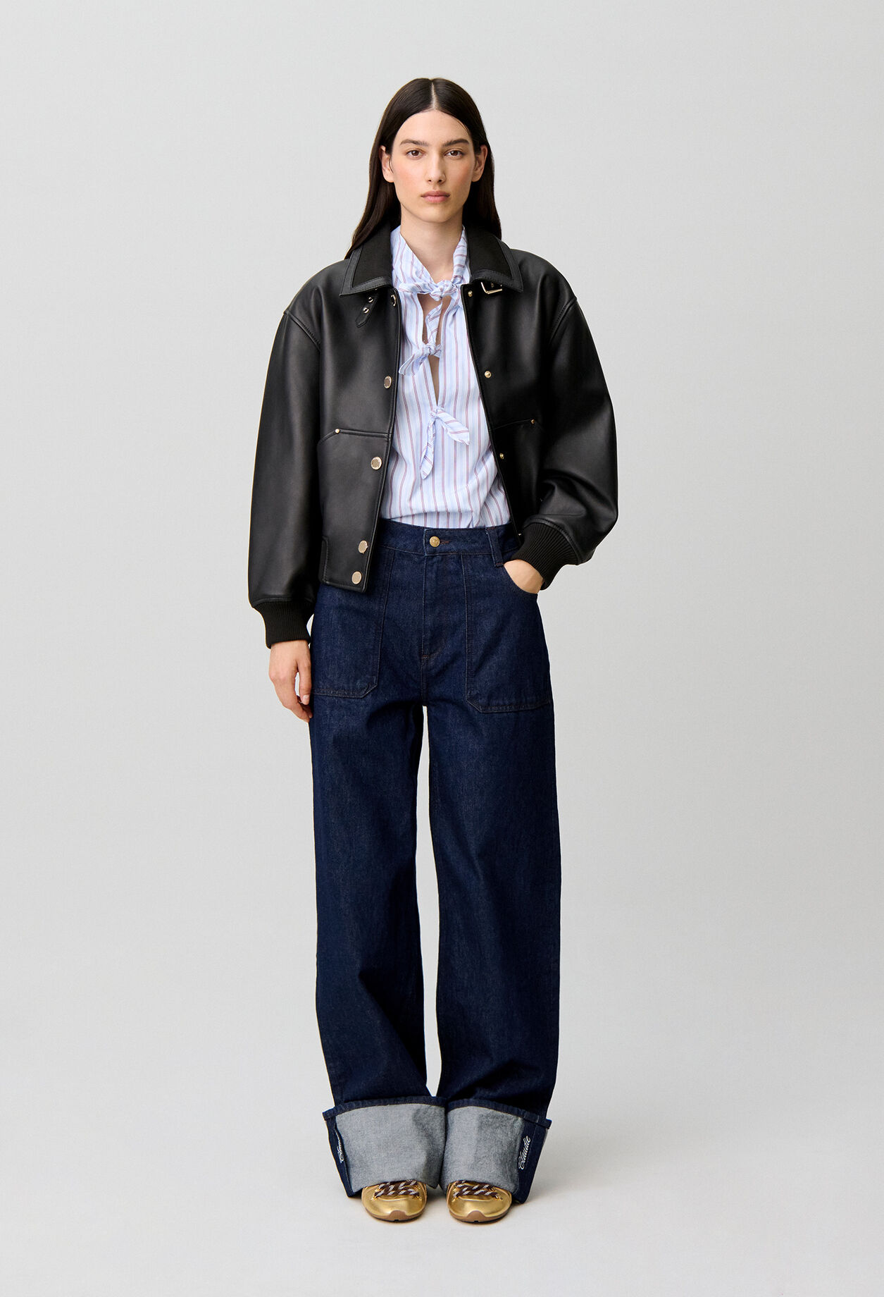 Weite Jeans, bestickter Umschlag
