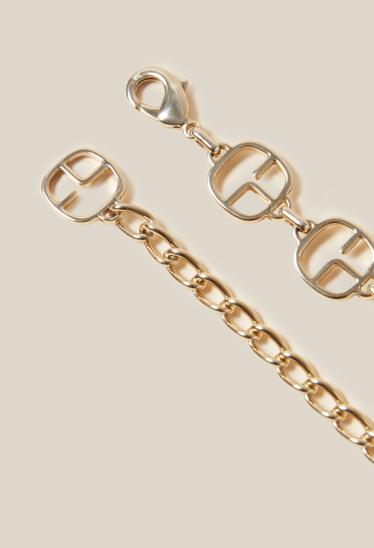 Goldene Ketten-Gürtel CP-Monogramm