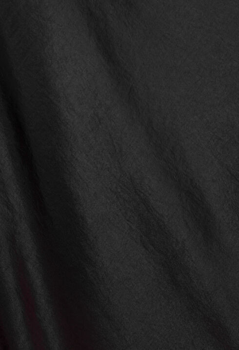 Langes, satiniertes Kleid