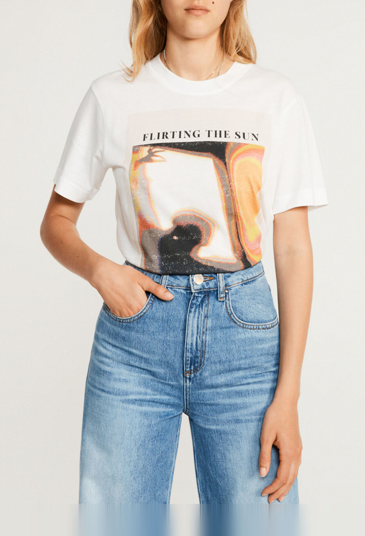 Weißes T-Shirt mit kurzen Ärmeln