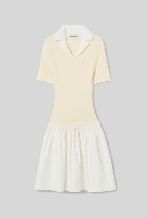 Kurzes Kleid im Materialmix