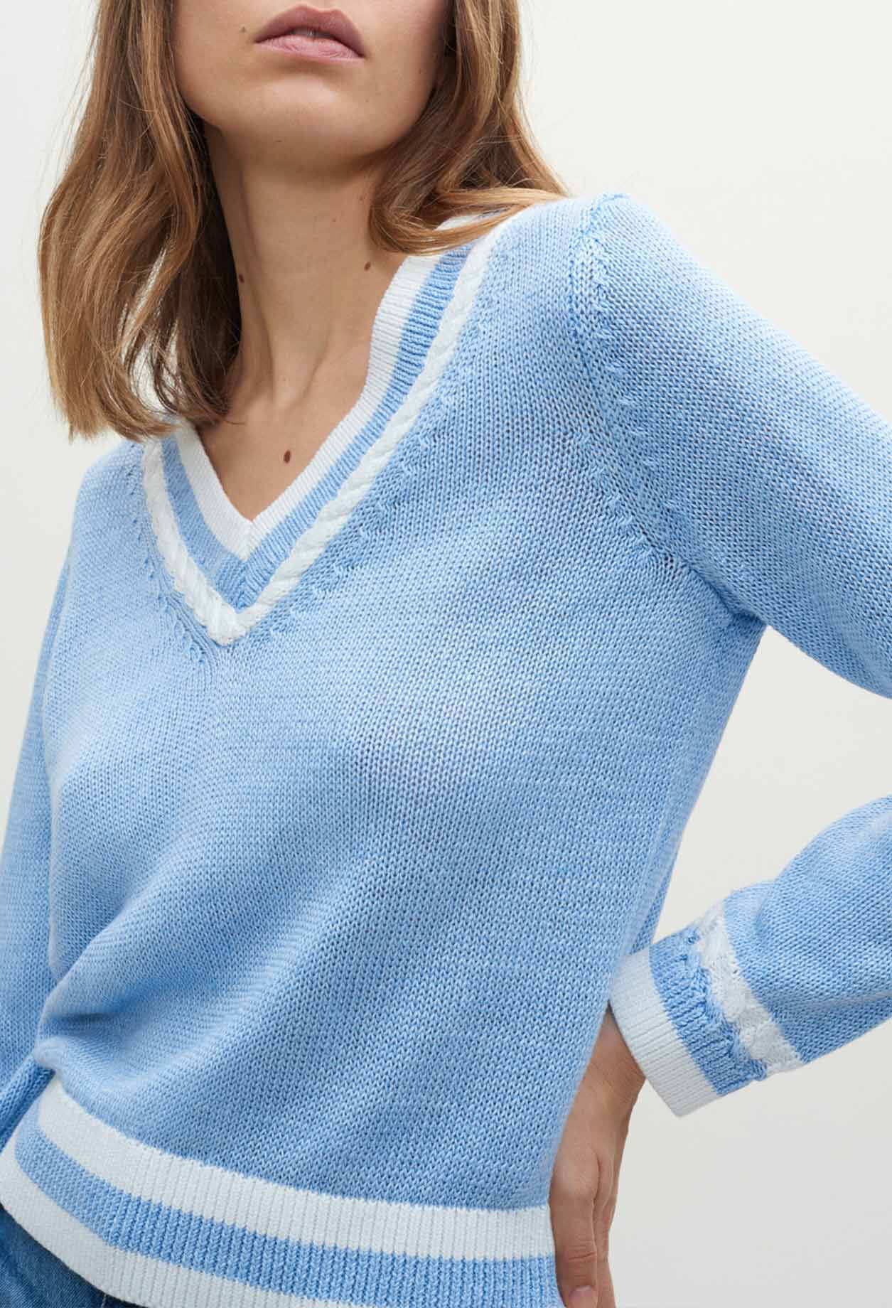 Hellblauen Leinenpullover