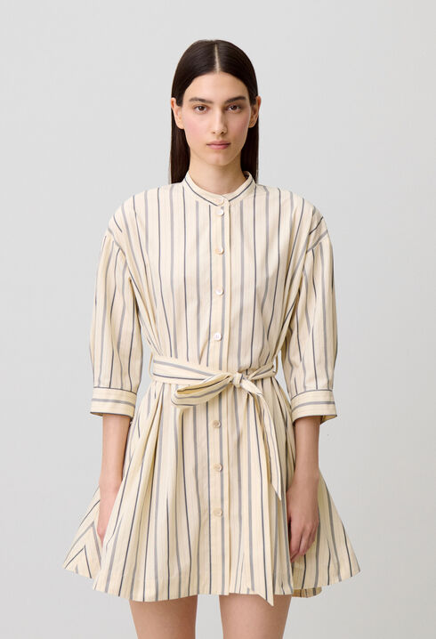 Kurzes Kleid mit langen &Auml;rmeln