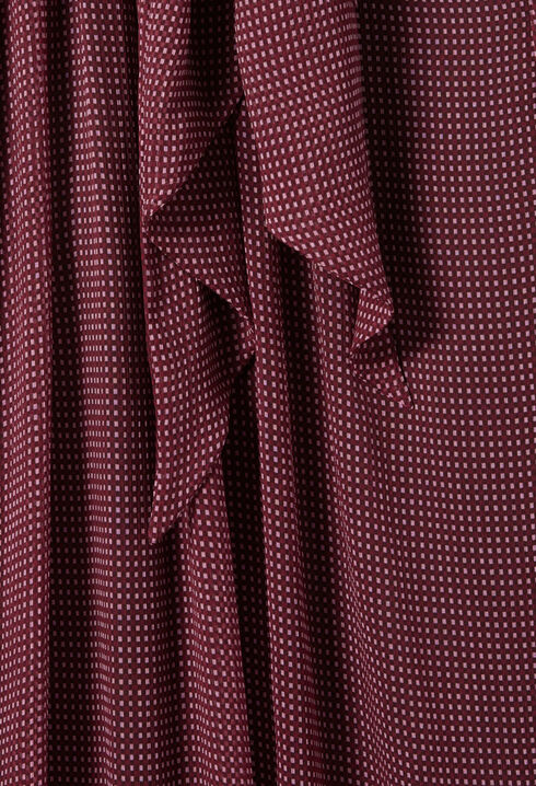 Fließendes Kleid mit Schluppe
