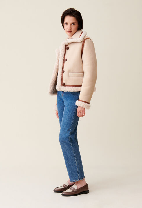Beigefarbene Lammfelljacke