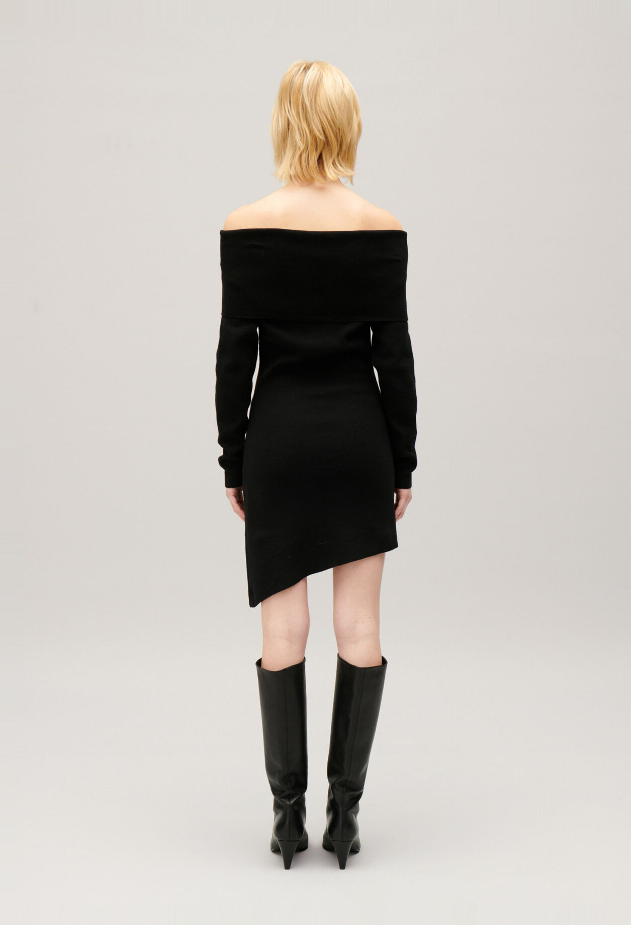 Asymmetrisches Strickkleid