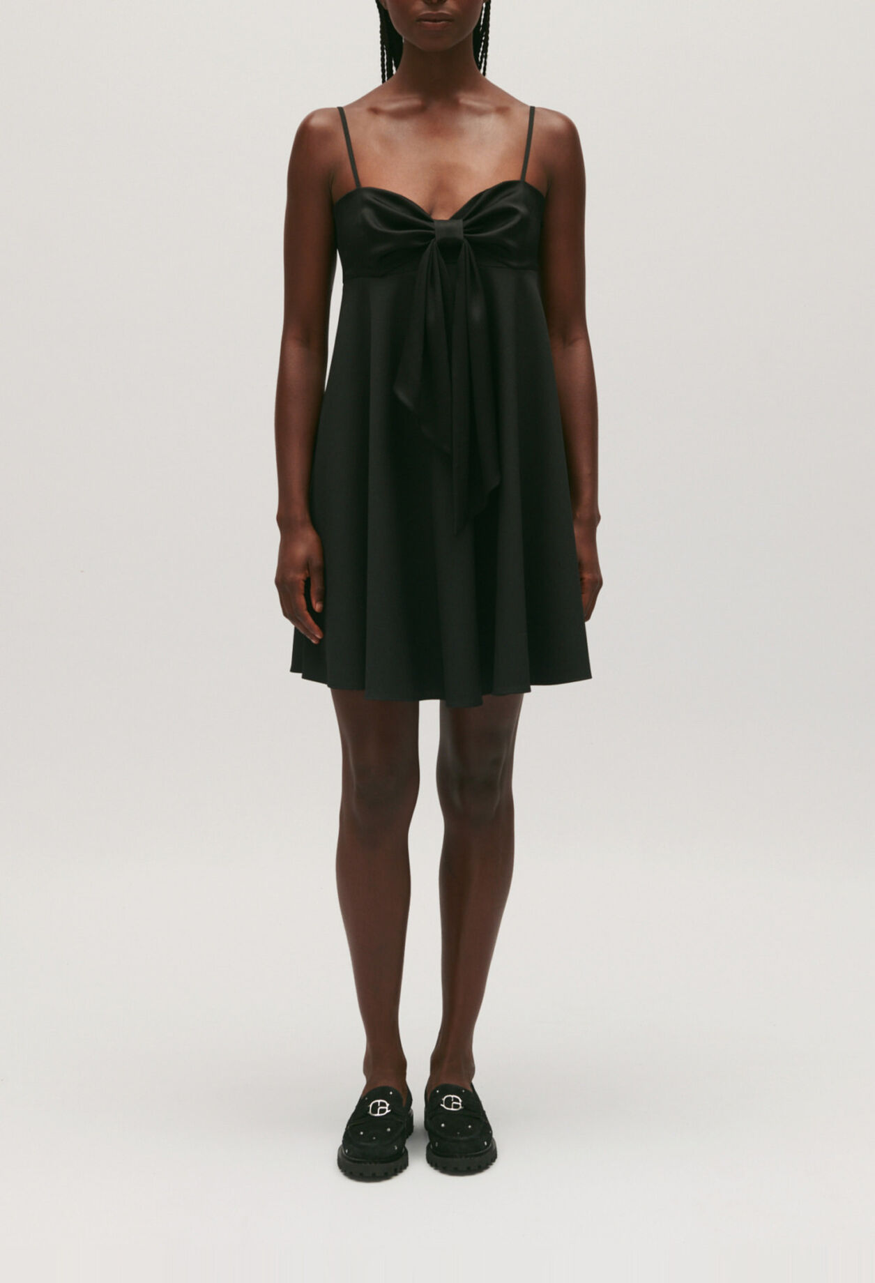 Kurzes schwarzes Kleid